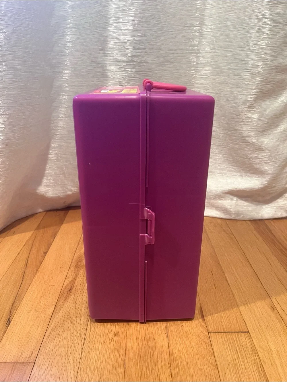 Barbie Fashionistas Fashion Wardrobe – Portable Carrying Case & Wardrobe Playset